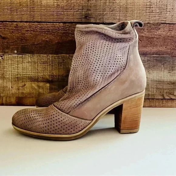 NWOT Miz Mooz Sundance Maggie Suede Perforated Bootie - Picture 3 of 11